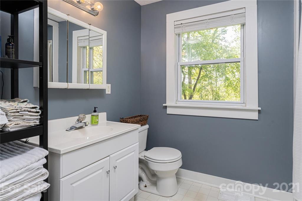 275 Asbury Road Candler NC 28715