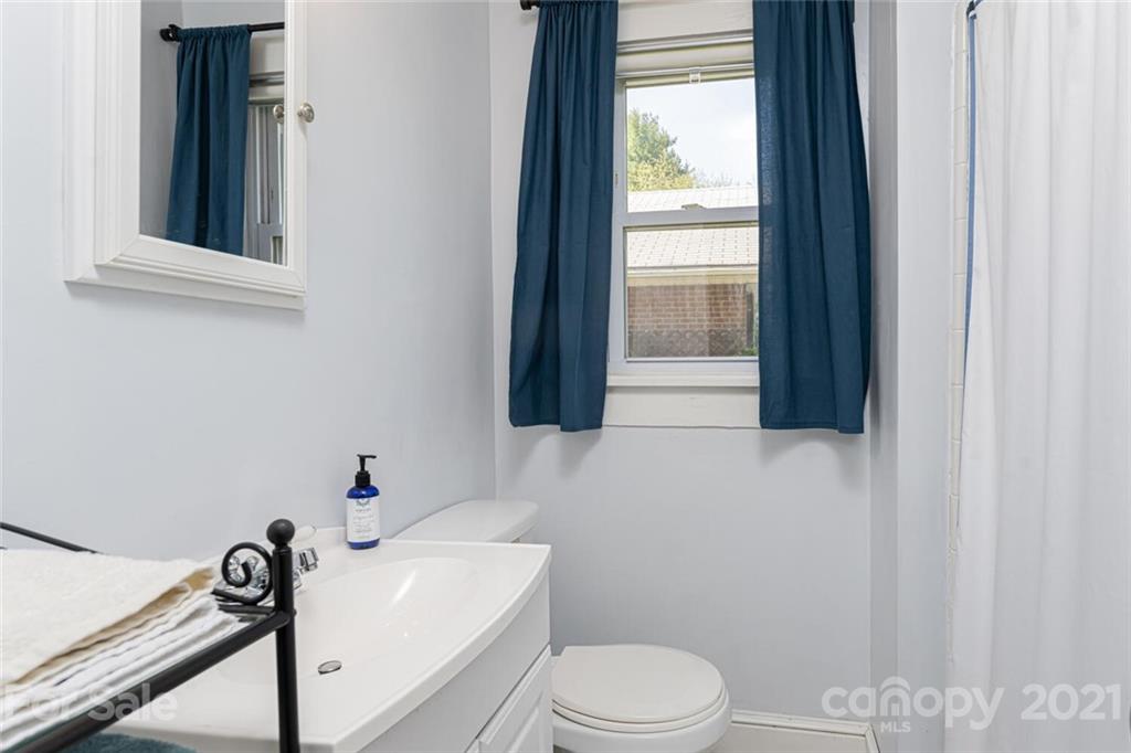 275 Asbury Road Candler NC 28715