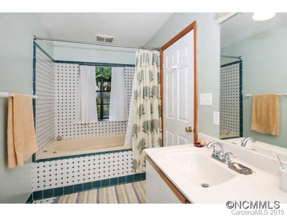 8 Cricket Lane Asheville NC 28804