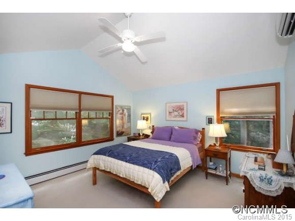 8 Cricket Lane Asheville NC 28804