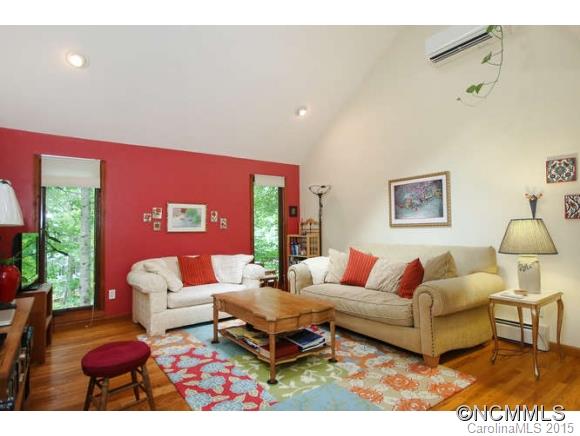 8 Cricket Lane Asheville NC 28804