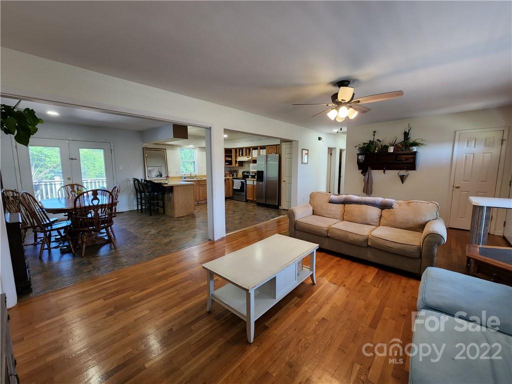 43 Sydney Lane Asheville NC 28806