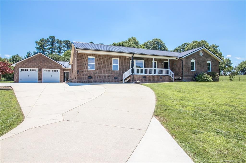 124 Hunters Creek Drive Mooresville NC 28115