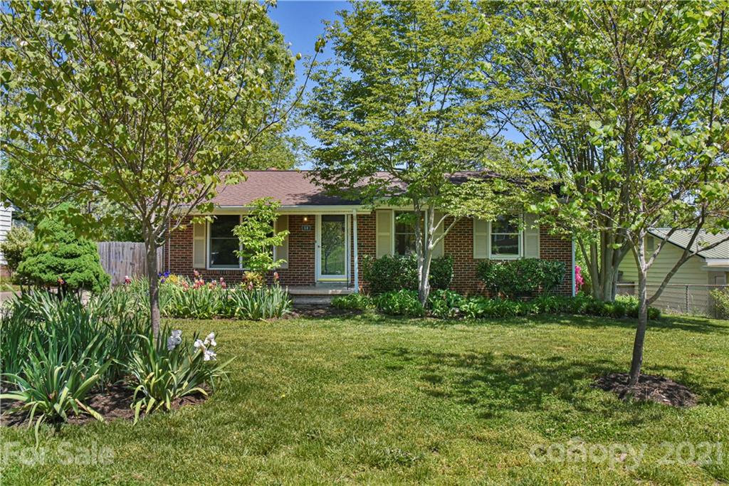 32 Starmount Drive Asheville NC 28806