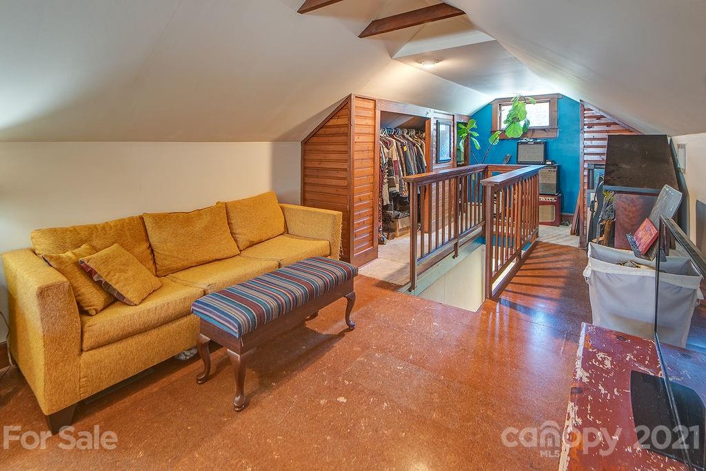 8 Curly Willow Lane Weaverville NC 28787