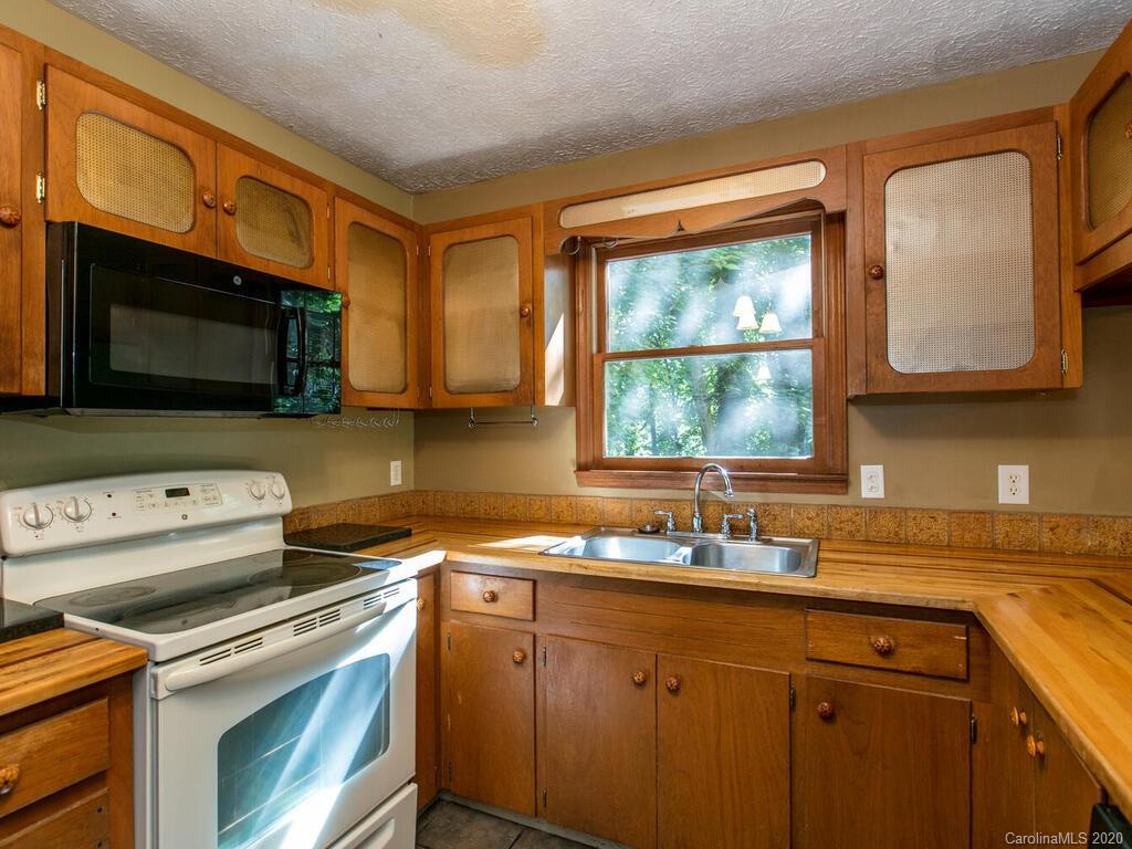 51 Huntington Drive Swannanoa NC 28778