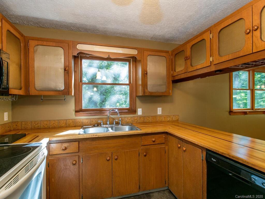 51 Huntington Drive Swannanoa NC 28778