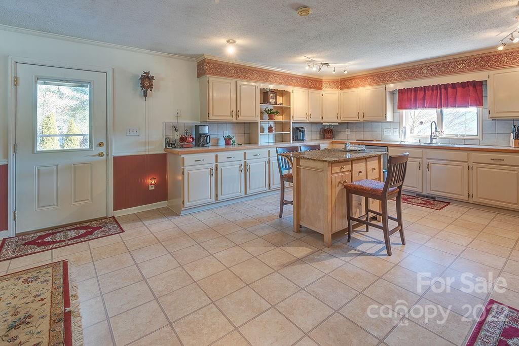 582 Enka Lake Road Candler NC 28715