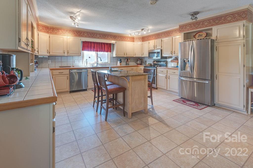 582 Enka Lake Road Candler NC 28715