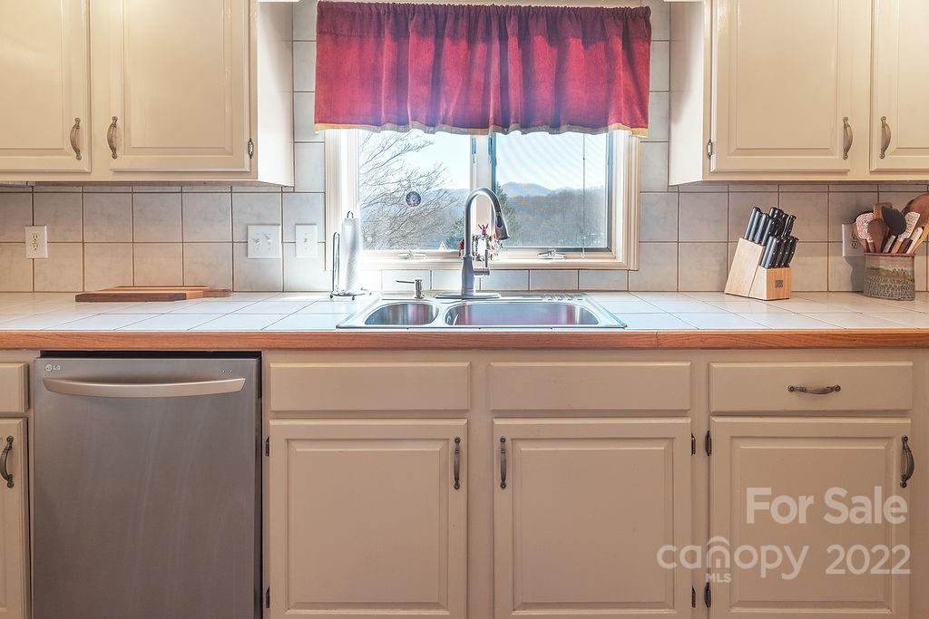 582 Enka Lake Road Candler NC 28715