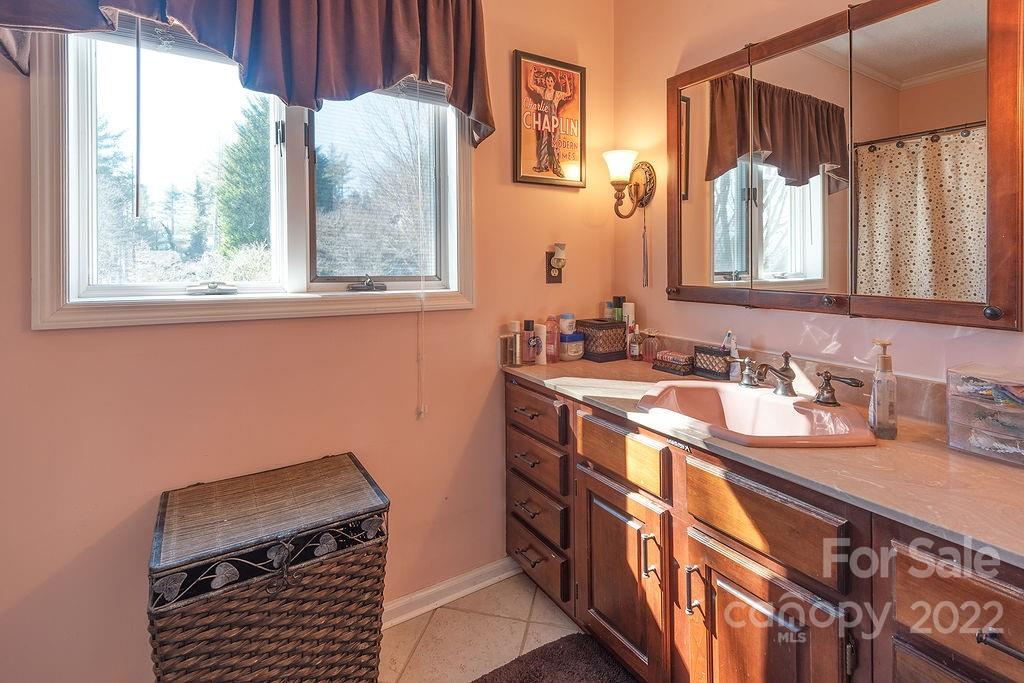 582 Enka Lake Road Candler NC 28715