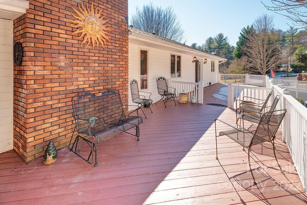 582 Enka Lake Road Candler NC 28715