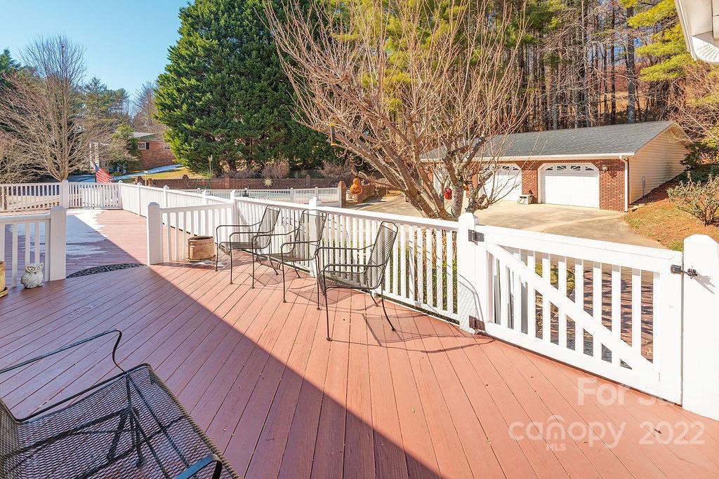 582 Enka Lake Road Candler NC 28715