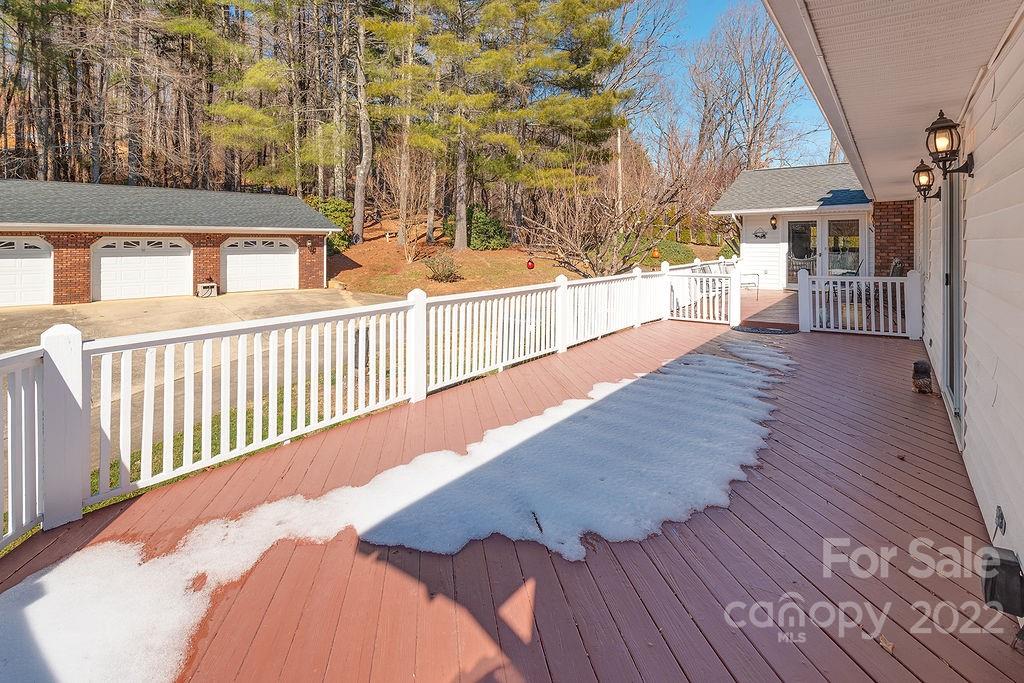 582 Enka Lake Road Candler NC 28715