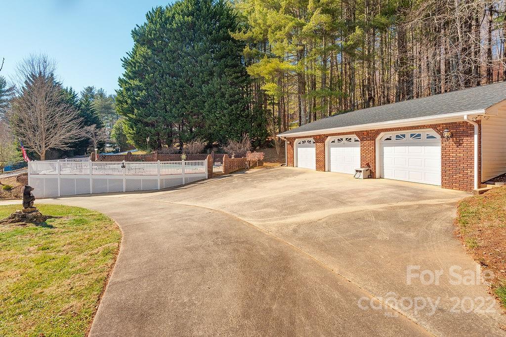 582 Enka Lake Road Candler NC 28715