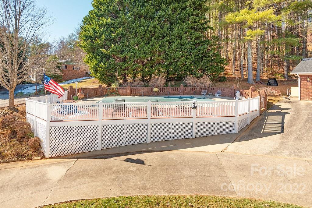582 Enka Lake Road Candler NC 28715