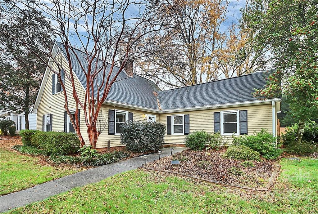 1102 Smoke House Drive Charlotte NC 28270
