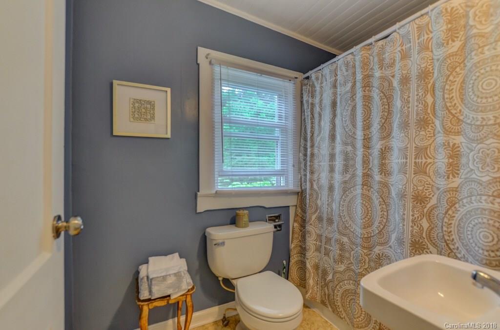 17 Mckinnish Cove Road Asheville NC 28806