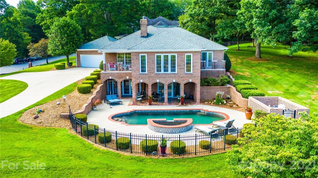 3736 Pinecrest Drive NE Hickory NC 28601