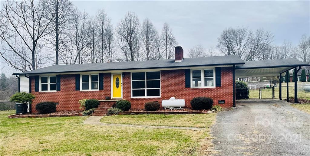 71 Peachtree Street Marion NC 28752