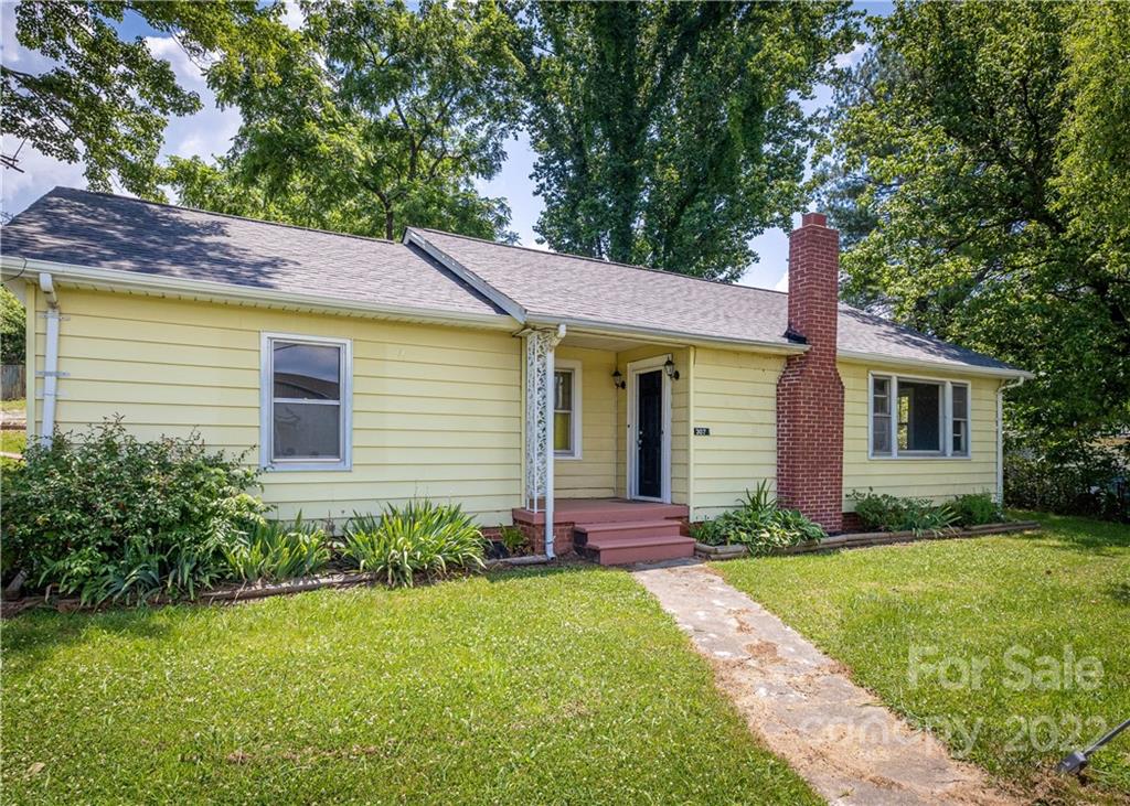 307 Yancey Street Marion NC 28752