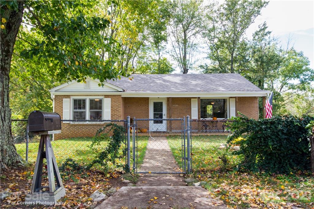 16 Skyland Circle Asheville NC 28804