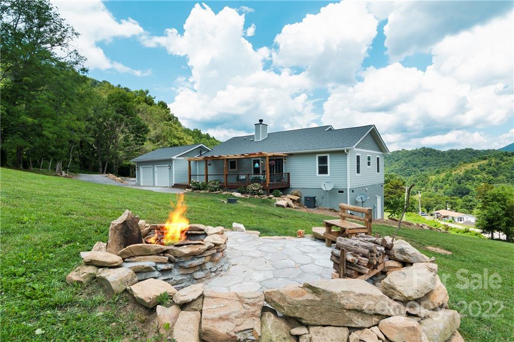 91 Trillium Way Clyde NC 28721