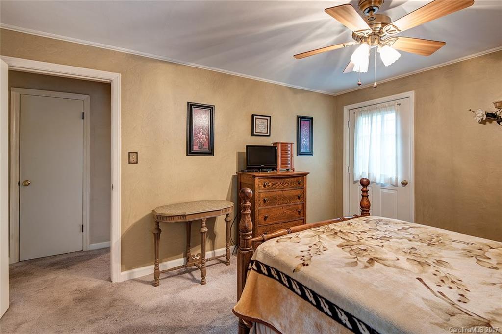 286 Monte Vista Road Candler NC 28715