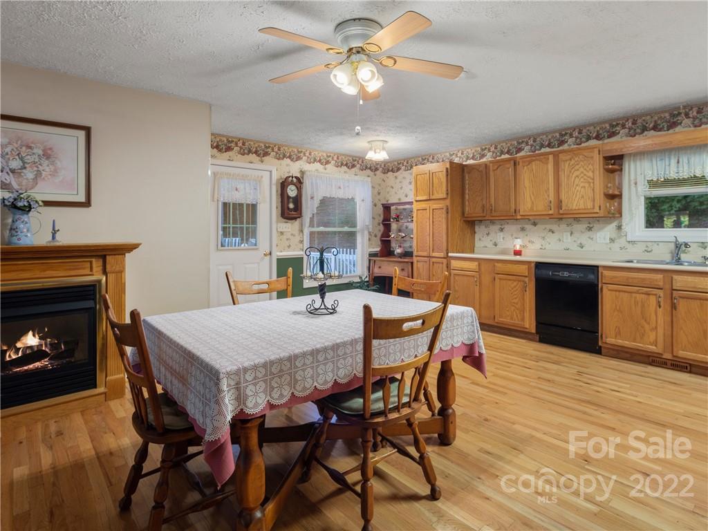 1074 Pine Ridge Road Asheville NC 28804