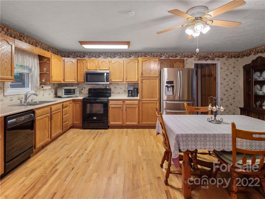 1074 Pine Ridge Road Asheville NC 28804