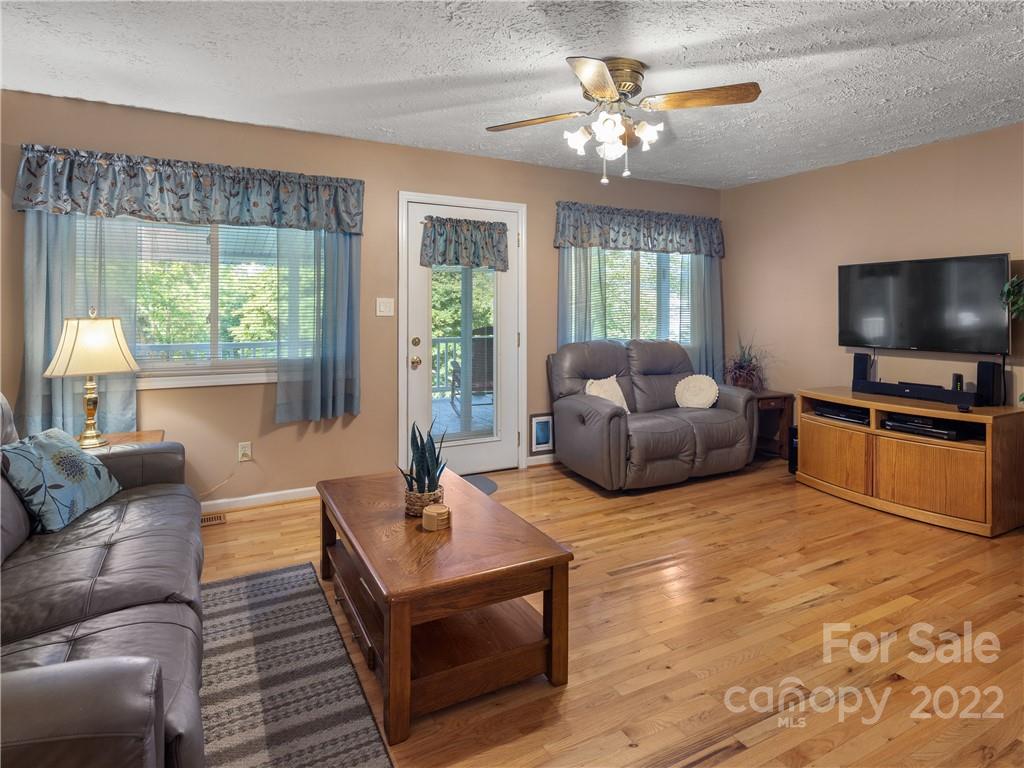 1074 Pine Ridge Road Asheville NC 28804