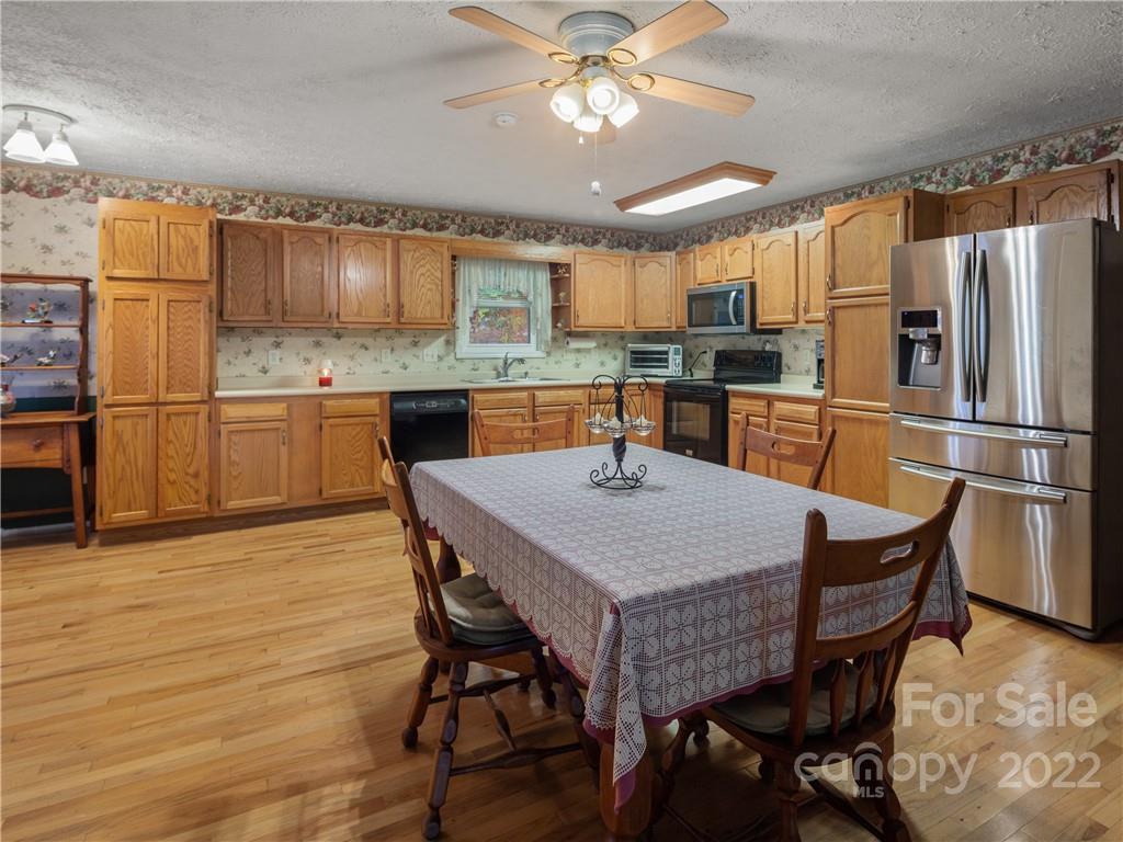 1074 Pine Ridge Road Asheville NC 28804