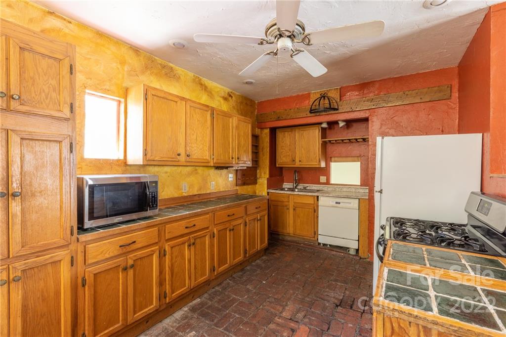 22 Kenilwood Place Asheville NC 28803