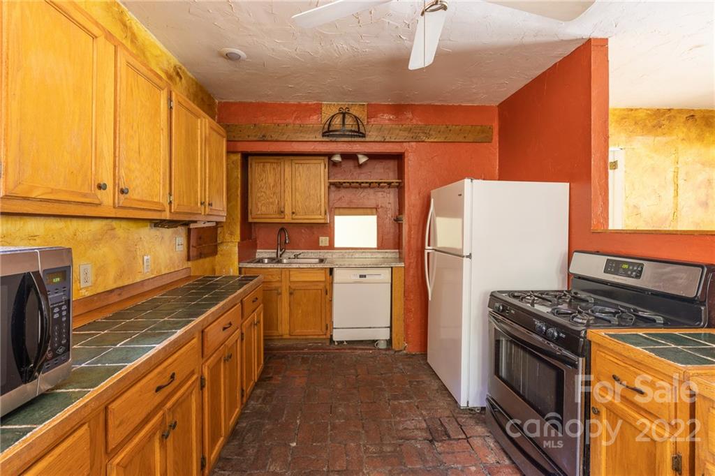 22 Kenilwood Place Asheville NC 28803