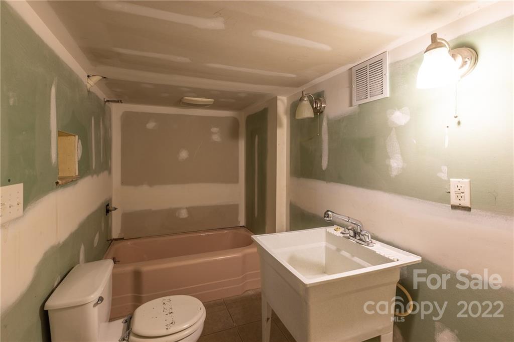 22 Kenilwood Place Asheville NC 28803