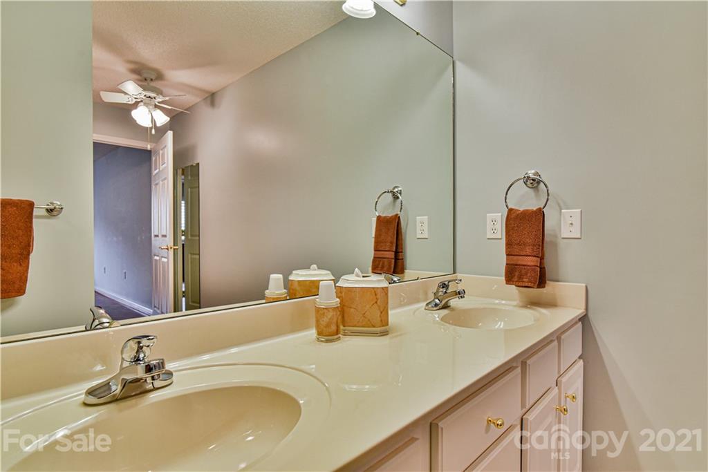 48 Honeycomb Circle Swannanoa NC 28778