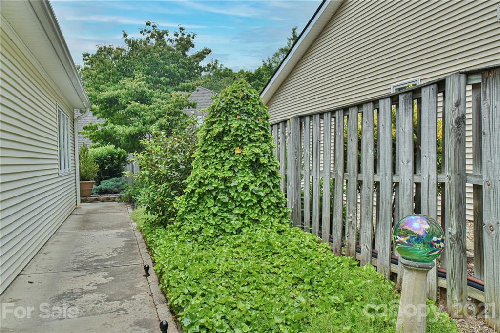 48 Honeycomb Circle Swannanoa NC 28778