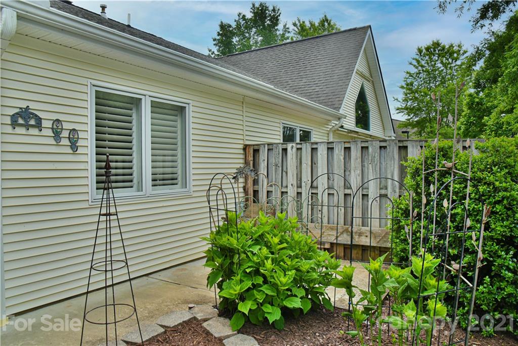 48 Honeycomb Circle Swannanoa NC 28778