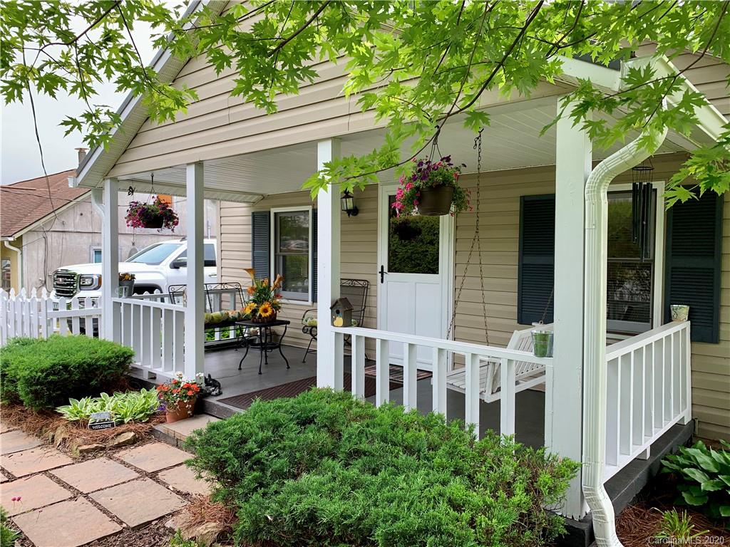40 Eastatoe Street Rosman NC 28772