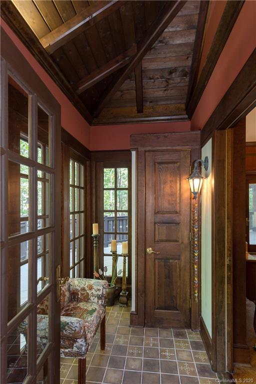 2 Holly Hill Road Asheville NC 28803