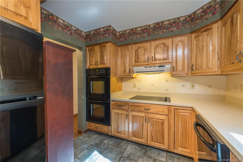 12 Woods Road Fairview NC 28730