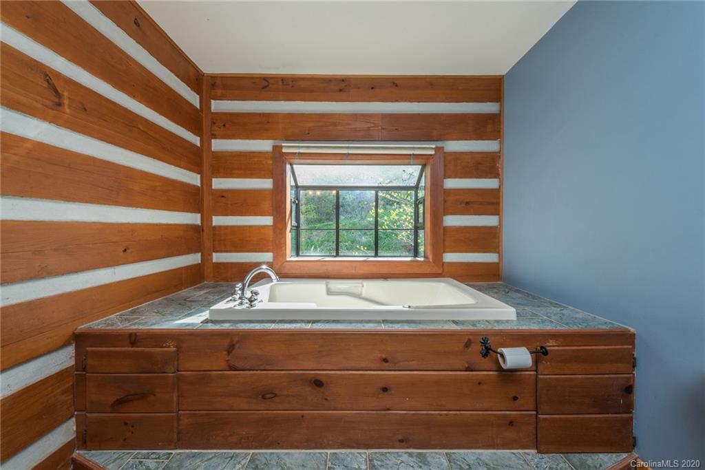 12 Woods Road Fairview NC 28730