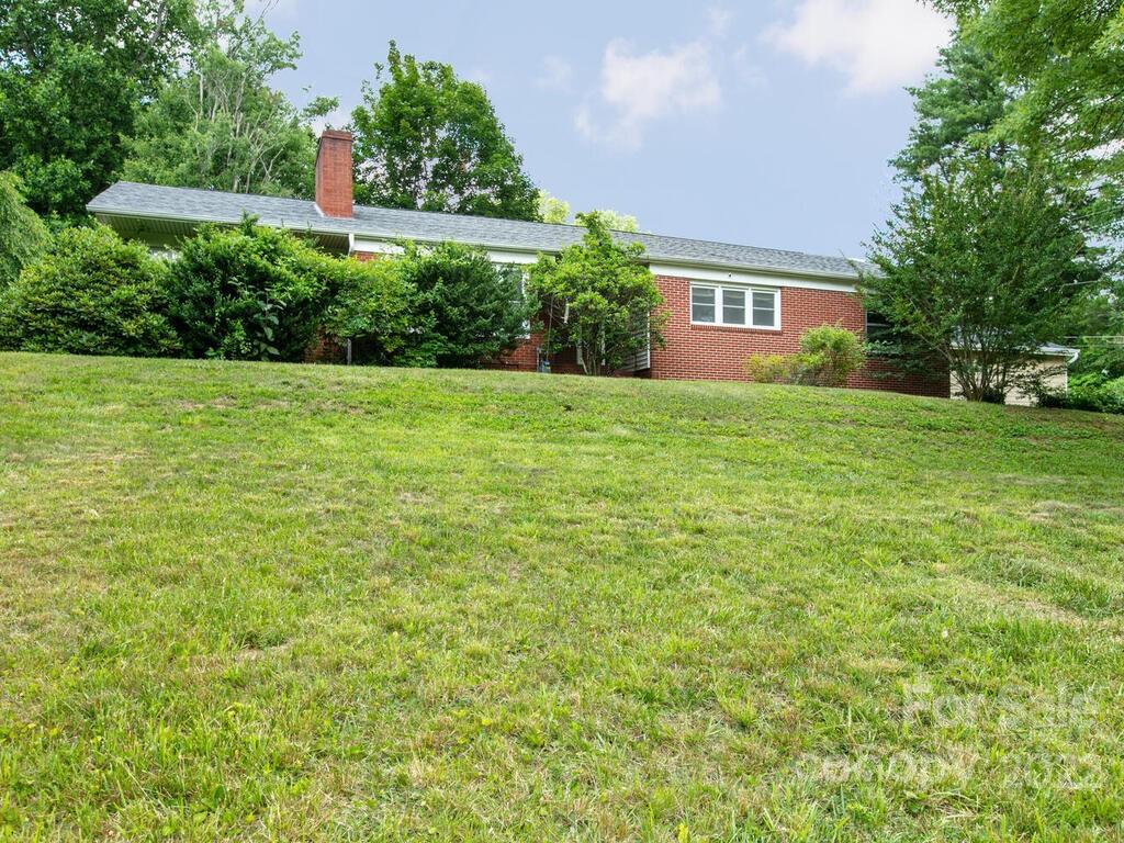 2 Lora Lane Asheville NC 28803