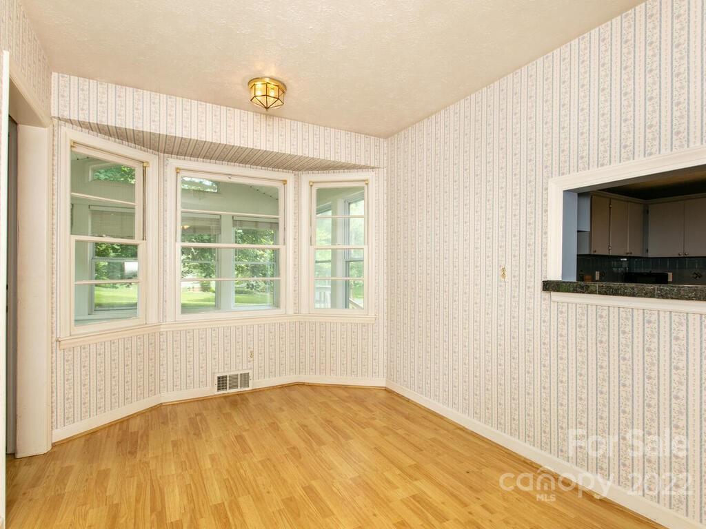 2 Lora Lane Asheville NC 28803