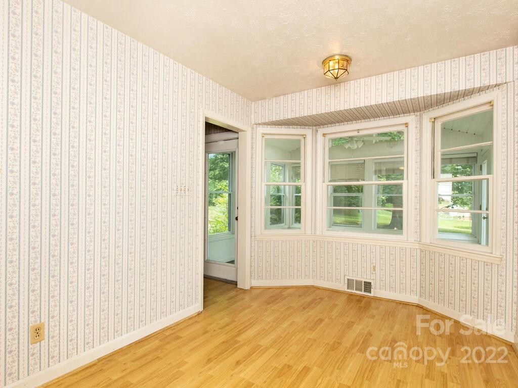 2 Lora Lane Asheville NC 28803