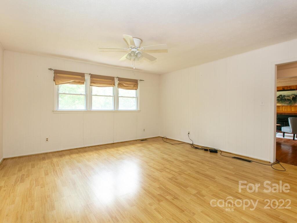 2 Lora Lane Asheville NC 28803