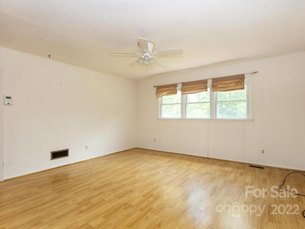 2 Lora Lane Asheville NC 28803