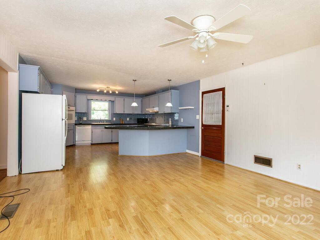 2 Lora Lane Asheville NC 28803