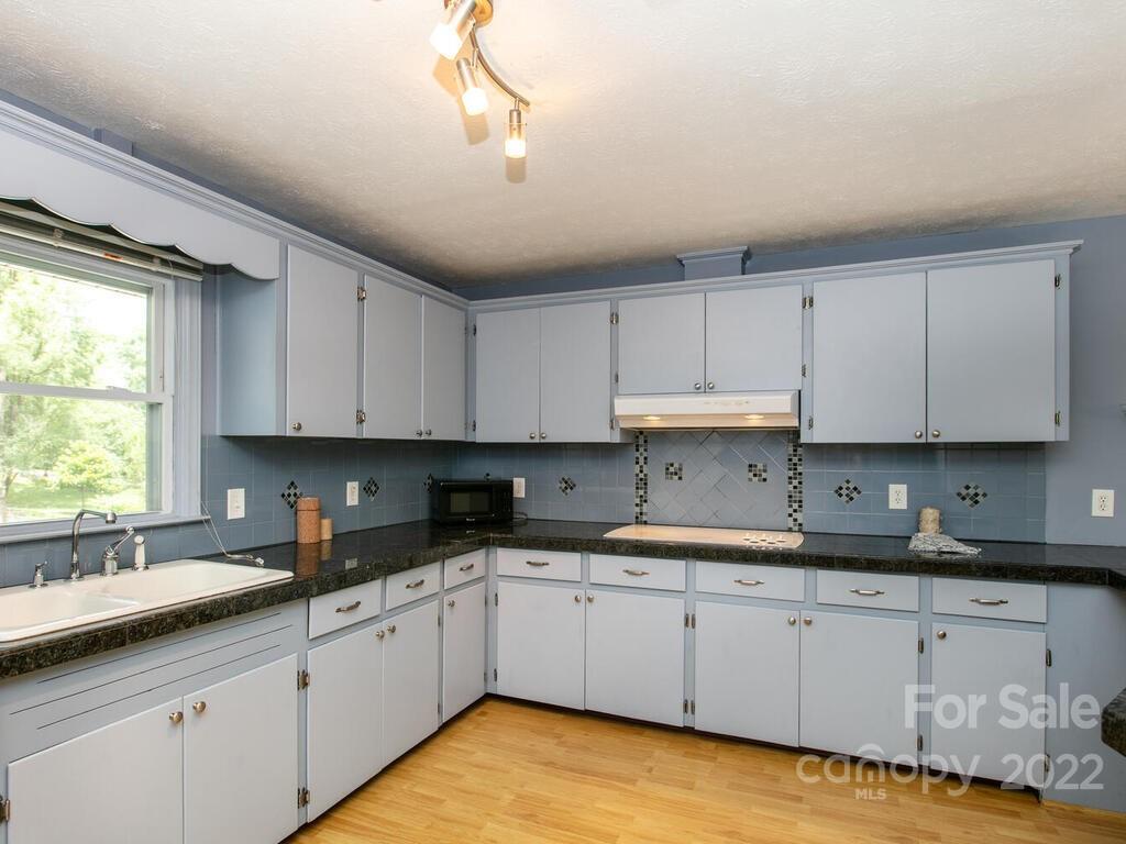 2 Lora Lane Asheville NC 28803