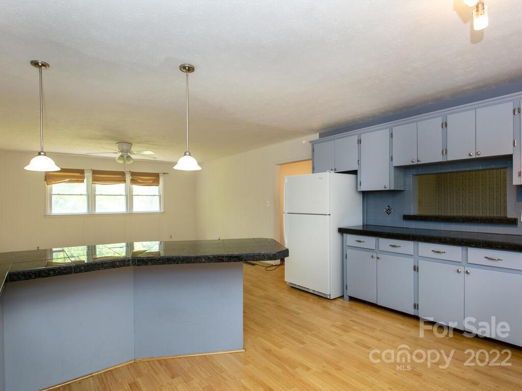 2 Lora Lane Asheville NC 28803